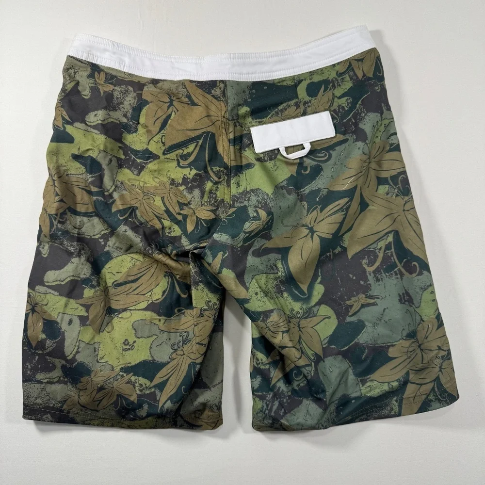 Oakley Men’s Swim Shorts Camo Orange Graphic Boardshorts Size 2 Beach Surf